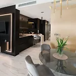 Posh Luxury شقة *