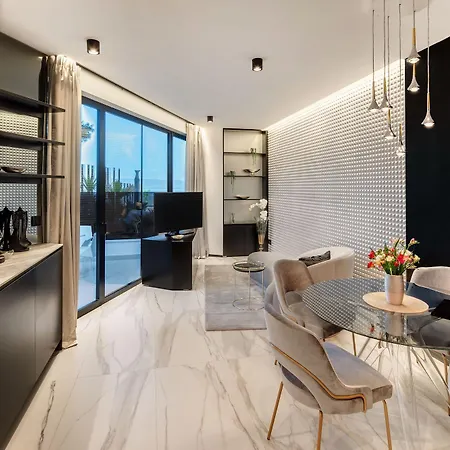 Апартаменти Posh Luxury