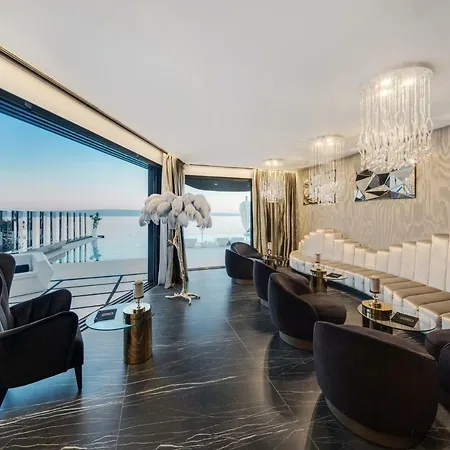 Posh Luxury