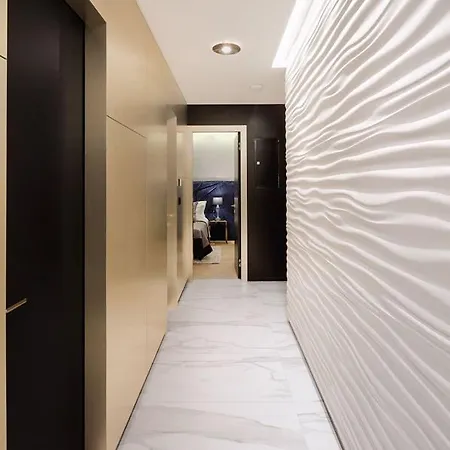 Posh Luxury Apartment