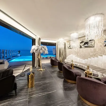 Posh Luxury Apartment